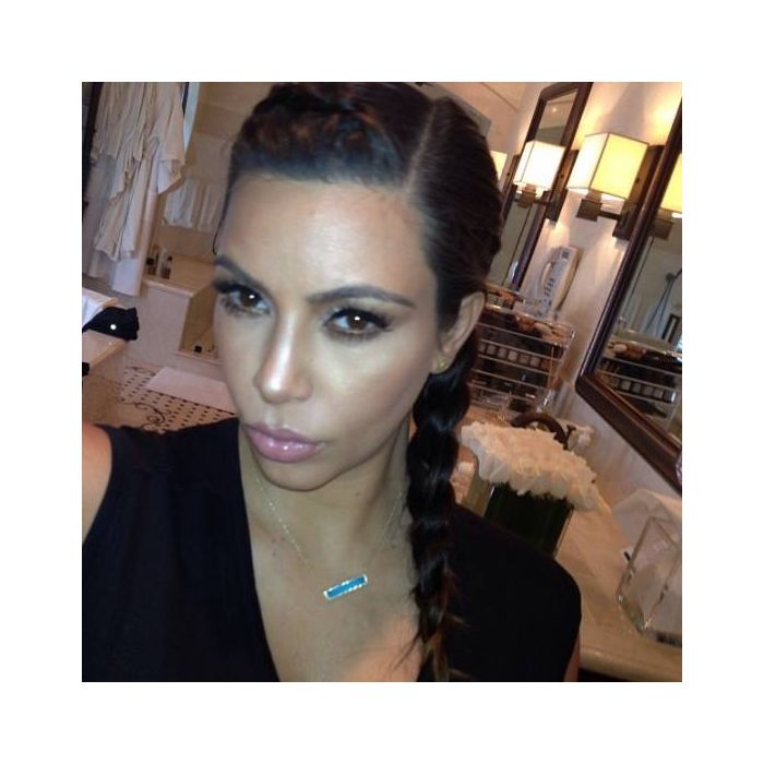 Pose para uma selfie: Kim Kardashian ama tirar fotos de sim mesma