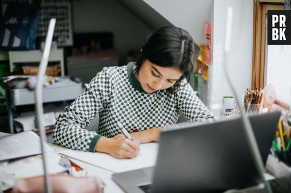 Existe um grande debate acerca do uso de inteligência artificial nas escolas