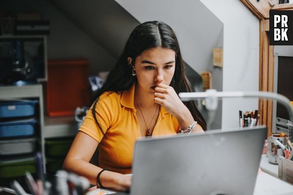 A inteligência artificial para fazer trabalhos escolares tem se tornado uma tendência entre estudantes