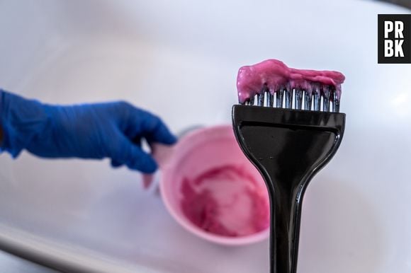 Dicas infalíveis: Como remover manchas de tinta de cabelo da pele com um item que você já tem em casa