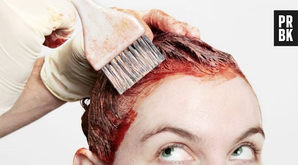 Como remover manchas de tinta de cabelo da pele facilmente com um item doméstico