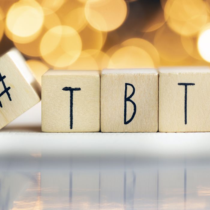  #TakeMeBackTuesday : pode ser traduzido para o português como me leve de volta terça-feira e #WaybackWednesday: pode ser traduzido para o português como caminho de volta na quarta-feira;