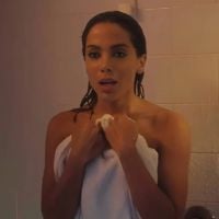 Pelada, Anitta é surpreendida no banho por André Lamoglia em teaser oficial de "Elite"