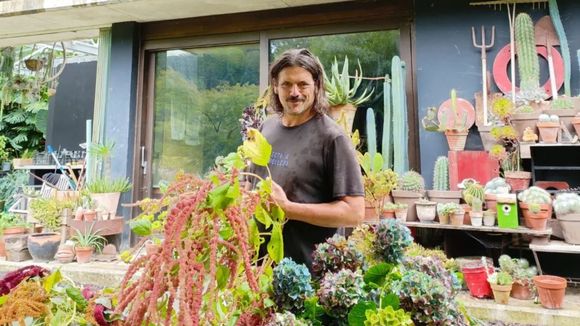 Ele foi o jardineiro da "Bricomanía" por 23 anos, mas agora realiza seu verdadeiro sonho: um paraíso vegetal de 20 mil metros