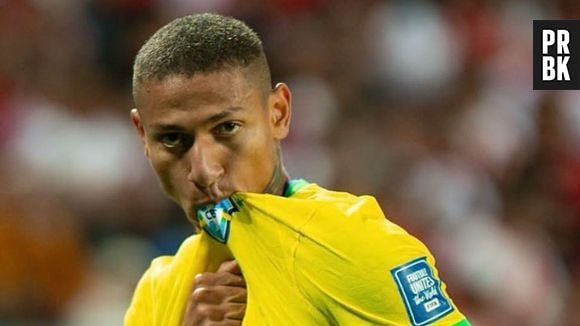 Foi ao vivo! Richarlison abaixa a calça, mostra bumbum em jogo do Brasil e surpreende telespectadores