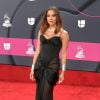 Vestido usado por Anitta no Grammy Latino 2022 possui um corselet preto e caimento transparente 