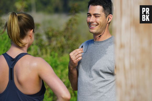 Ben (Brian Hallisay) e Emily (Emily VanCamp) ficam no maior clima de romance em "Revenge"