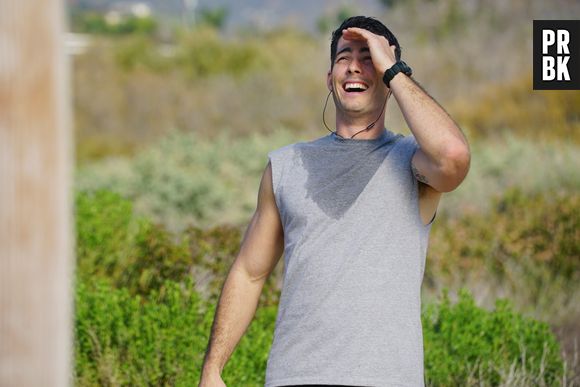 Em "Revenge", Ben (Brian Hallisay) ama a surpresa de Emily (Emily VanCamp)