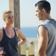  Em "Revenge", Emily (Emily VanCamp) vai correr na praia com Ben (Brian Hallisay) 