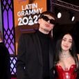 Grammy Latino 2023: Peso Pluma e Nicki Nicole foram juntos e apostaram no preto e vermelho