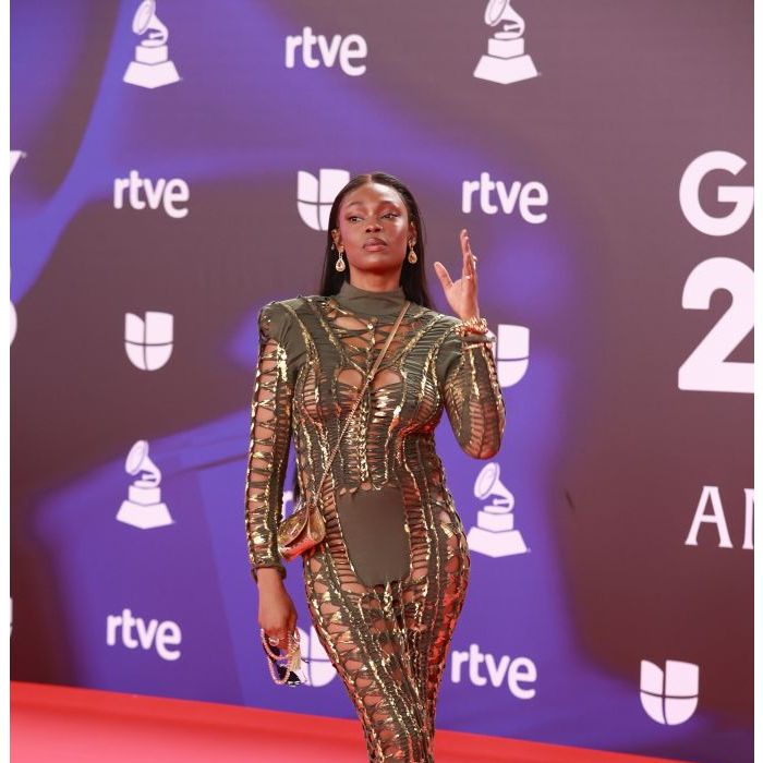 Grammy Latino 2023: Xenia França foi com um vestido colado trabalhado em pedrarias