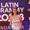 Grammy Latino 2023: Victoria Federica escolheu um look prateado com luvas azuis