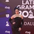 Grammy Latino 2023:  DJ Sita Abellan escolheu o look all black com penteado marcante 