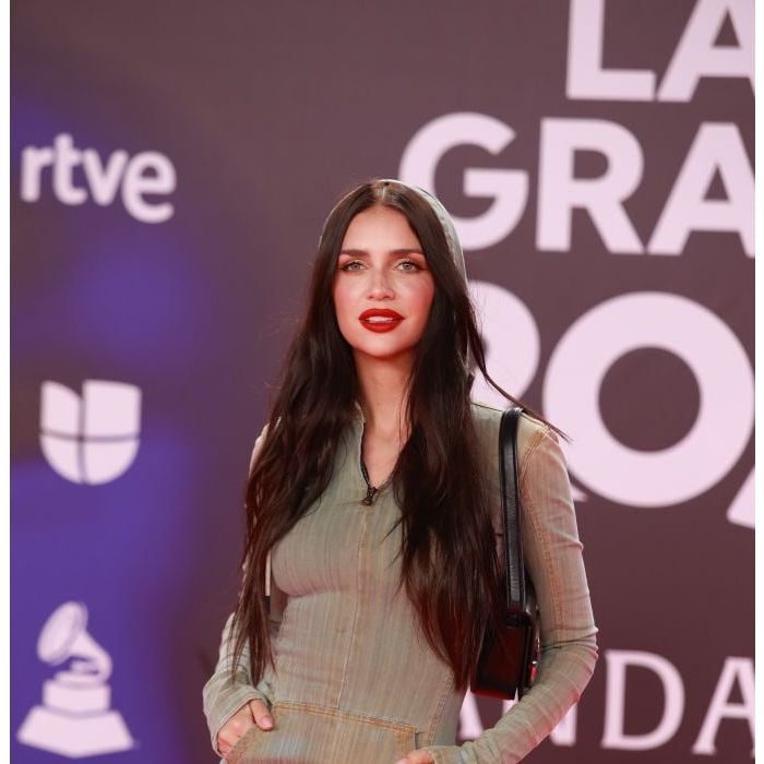 Grammy Latino 2023: Zaira Nara escolheu um vestido cinza com bolsos