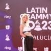 Grammy Latino 2023: Luna Marinette foi bem esporte com calça preta e listras brancas