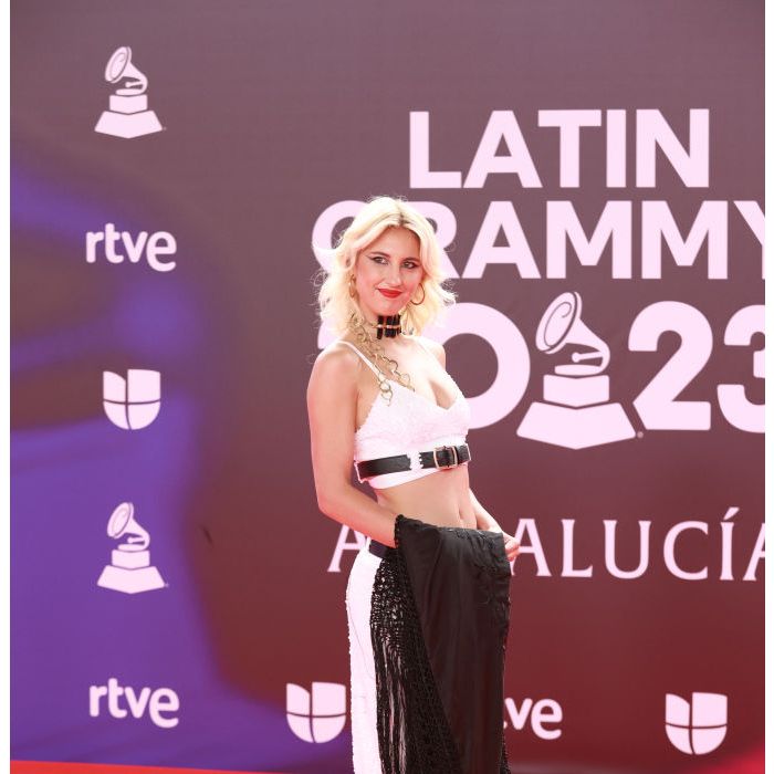 Grammy Latino 2023: Luna Marinette foi bem esporte com calça preta e listras brancas