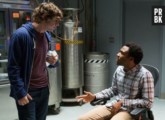 Calma, gente, falta menos de um mês pra poder fazer aquela visitinha esperta ao cinema e assistir "Renascida do Inferno"!