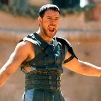 "Deveriam me pagar por tantas perguntas": Russell Crowe começa a se cansar de "Gladiador 2" e ainda falta 1 ano para estreia