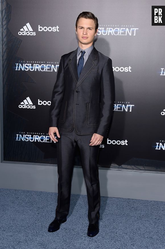 Ansel Elgort, mais conhecido por "A Culpa é das Estrelas", também marcou presença na première "Insurgente"
