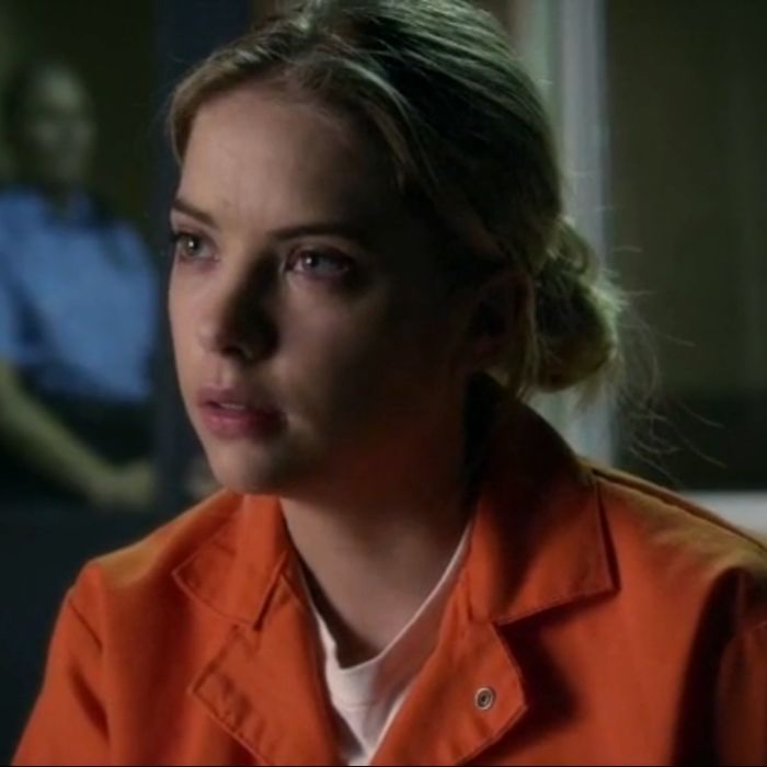  Hanna (Ashley Benson) j&amp;aacute; foi para a cadeia em &quot;Pretty Little Liars&quot; 