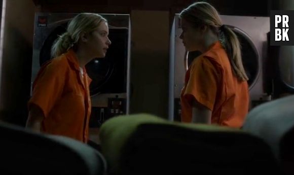 Em "Pretty Little Liars", Hanna (Ashley Benson) e Alison (Sasha Pieterse) estavam na cadeia juntas