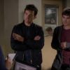 Ezra (Ian Harding) e Caleb (Tyler Blackburn) tentaram ajudar as meninas e só pioraram a situação delas em "Pretty Little Liars"