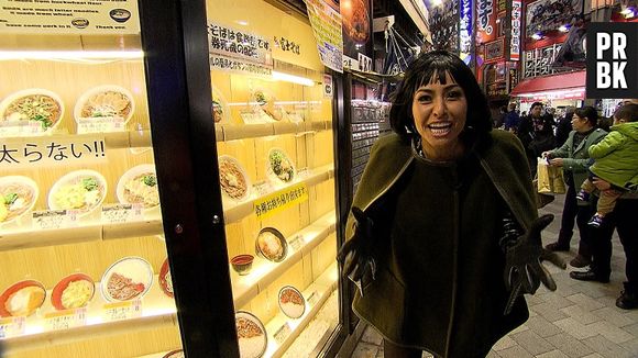 Sabrina Sato em momento cômico da reportagem no Japão