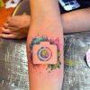 Os amantes de fotografia vão se apaixonar por essa tatuagem em aquarela