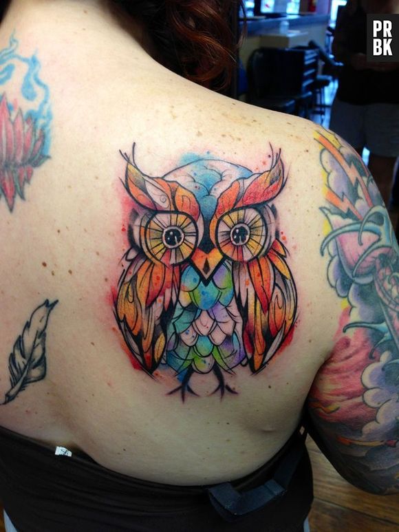 Mais uma coruja que ficou sensacional através da técnica de tatuagem em aquarela