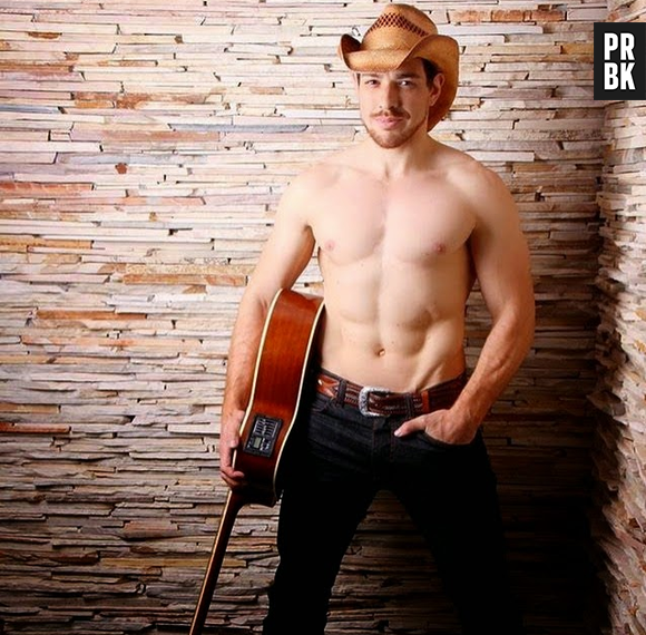 Outra opção de Cézar Lima, vencedor do "BBB 15" pode ser investir em algumas aulas de canto. Afinal, o gato adora gravar vídeos para o Youtube!