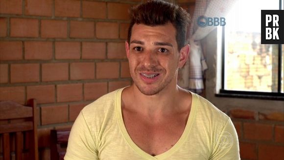 Cézar Lima não conseguiu conter a emoção ao descobrir que seria um dos confinados do "BBB 15"
