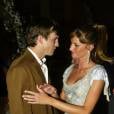  O ator Ashton Kutcher era apaixonado pela modelo Gisele B&uuml;ndchen. Foto dos dois em um evento&nbsp; 