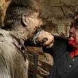  Na terceira temporada de "The Walking Dead", em uma das batalhas de Glenn contra zumbis 