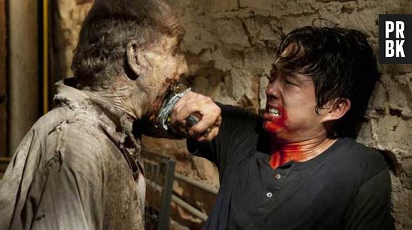 Na terceira temporada de "The Walking Dead", em uma das batalhas de Glenn contra zumbis