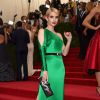 Emma Roberts, de "American Horror Story", compareceu ao MET Gala 2015