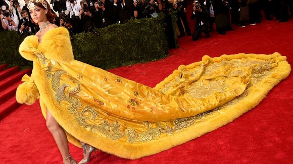 MET Gala 2015: Beyoncé, Rihanna e JLo apostam em looks luxosos e ousados