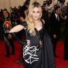 Madonna grafitadas em seu Moschino no MET Gala 2015