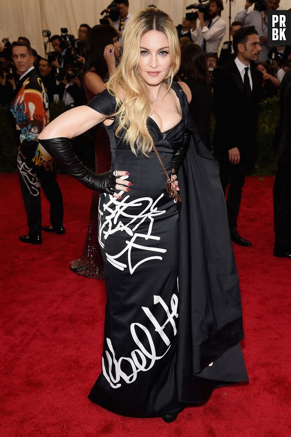 Madonna grafitadas em seu Moschino no MET Gala 2015