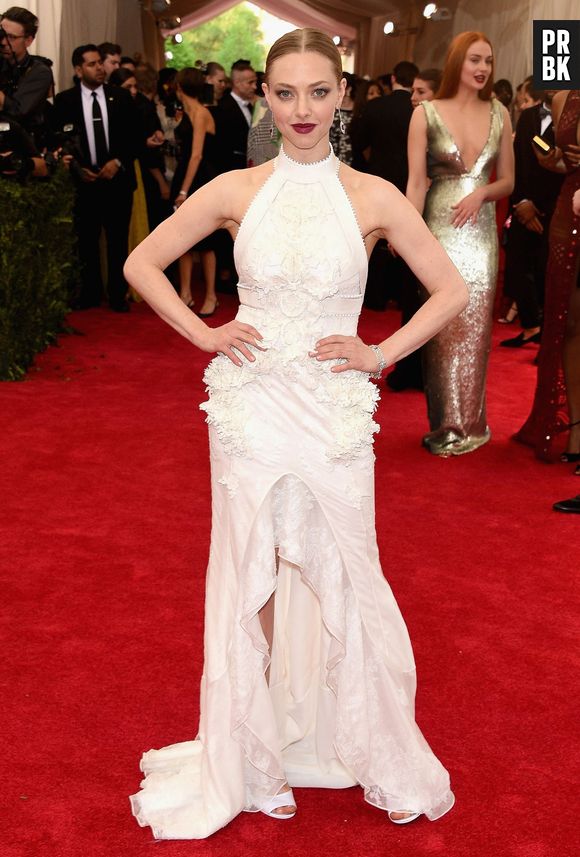 A atriz Amanda Seyfried e seu lindo vestido no MET Gala 2015