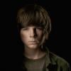 Carol (Chandler Riggs) brinca com a própria vida em "The Walking Dead"