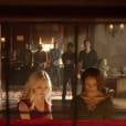 Em "The Vampire Diaries", todos os amigos de Elena (Nina Dobrev) se reúnem para rezar por ela