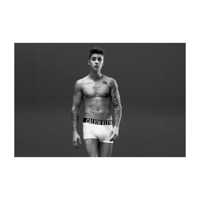 Recentemente, Justin Bieber dividiu opiniões sobre o seu ensaio de fotos para a marca Calvin Klein