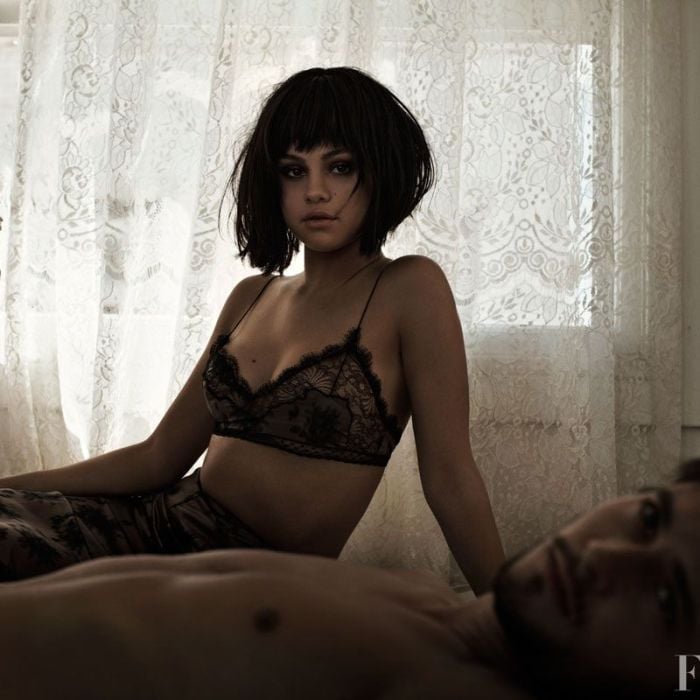  Selena Gomez de lingerie ousada e boy magia na cama na revista Flaunt. Justin Bieber não curtiu isso! 