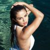 Selena Gomez posa de maiô branco e sensual para o fotógrafo Jake Bailey 