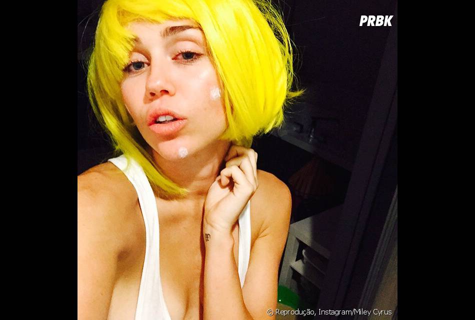  Pol&amp;ecirc;mica: Miley Cyrus exibe foto sensual no Instagram 