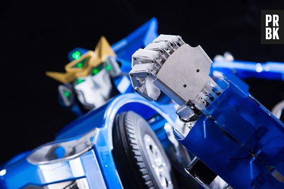 O J-Deite, inspirado em "Transformers", é um projeto sério e conta com o apoio da operadora de telefonia SoftBank