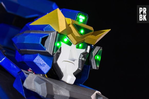 J-Deite é um robô humanoide inspirado na franquia de filmes do "Transformers"