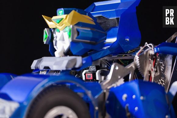 O J-Deite, robô inspirado em "Transformers", até que é bem parecido com as máquinas que vemos no cinema