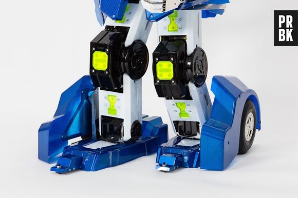 Essas imagens do O J-Deite, robô inspirado em "Transformers", são de um protótipo com 1/4 do tamanho da versão final