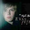 Kyle Spencer é o personagem de Evan Peters em "American Horror Story"